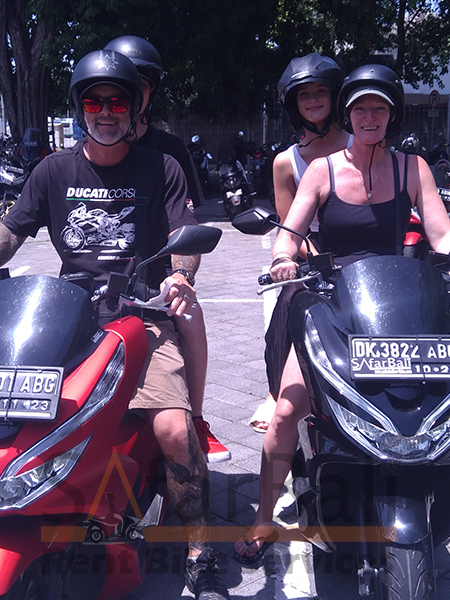 Safar Bali Rent Bike - Couple Clients 1 Couple renting a scooter in Bali from Safar Bali Rent Bike for easy island travel.