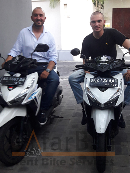 Safar Bali Rent Bike - Couple Clients 4 Couple posing with their Bali scooter rental from Safar Bali Rent Bike.