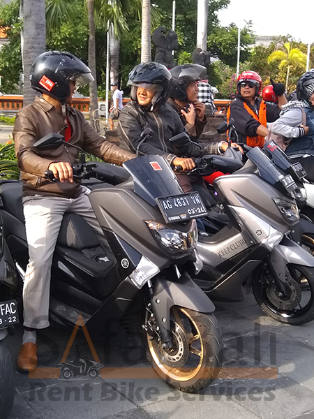 Safar Bali Rent Bike - Group Clients 8 Friends group preparing for a Bali tour with scooters rented from Safar Bali Rent Bike.