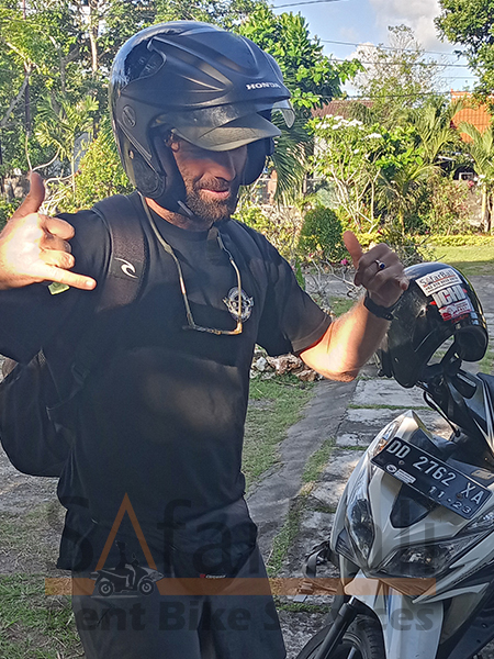 Safar Bali Rent Bike - Solo Clients 11 Single traveler riding a rented scooter from Safar Bali Rent Bike.