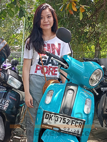 Safar Bali Rent Bike - Solo Clients 18 Solo tourist posing with rented scooter in Bali.