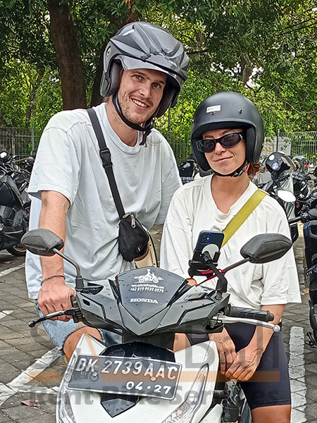 Safar Bali Rent Bike - Solo Clients 20 Single traveler riding a scooter rental around Bali.